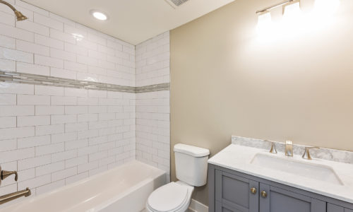 10_9319STrumbullAve_9_2ndBathroom_HiRes