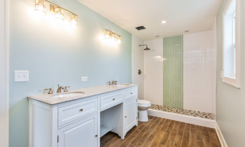 07_9319STrumbullAve_13_MasterBathroom_HiRes